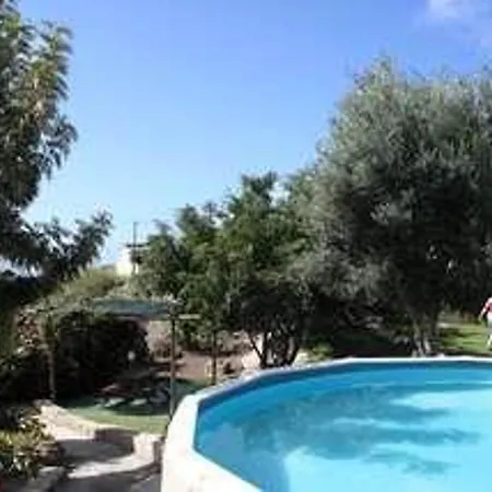 Сasa de vacaciones In Malpais De With A Terrace *